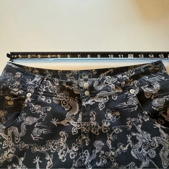 VTG Lees || Women's Dragon Printed Pants Black Ankle Cuffed Size 10 - Picture 12 of 12